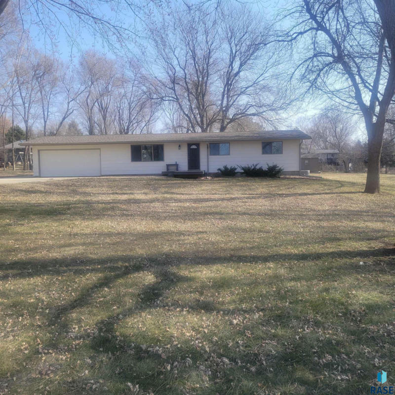 3112 S BINGEN AVE, SIOUX FALLS, SD 57110, photo 1 of 31