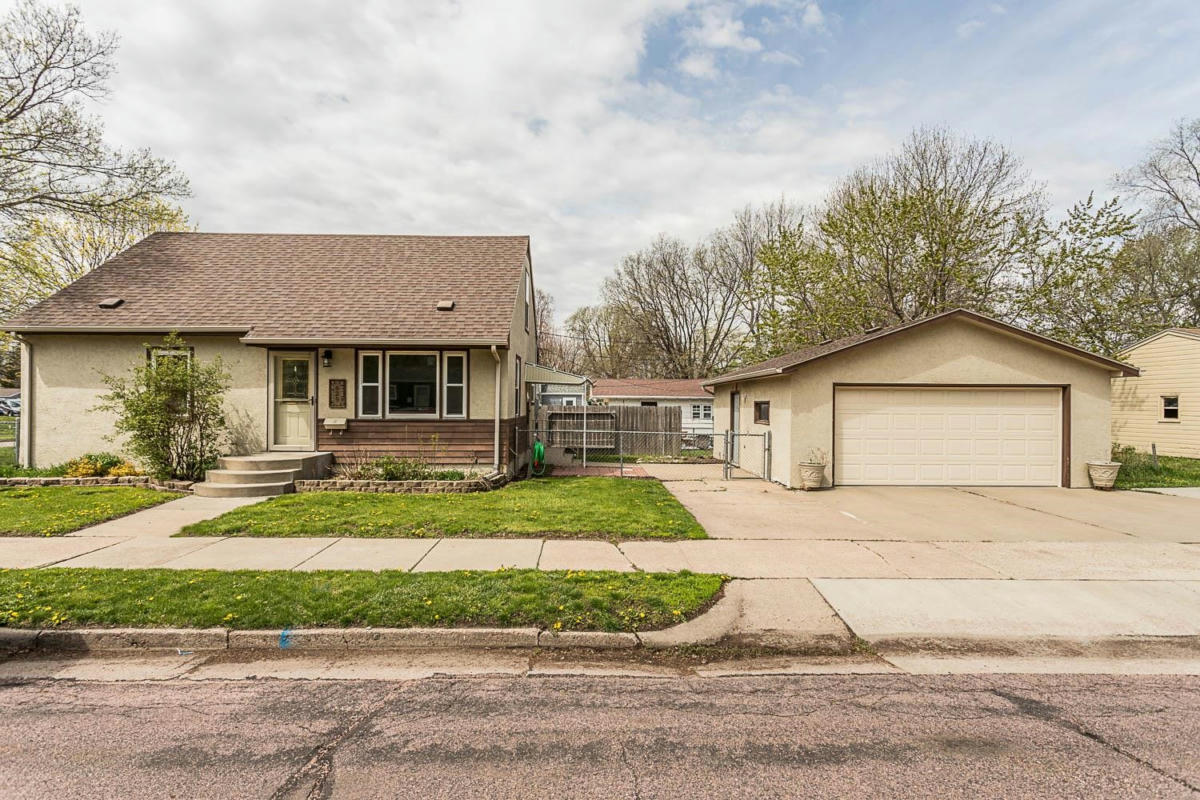 629 S LINCOLN AVE, SIOUX FALLS, SD 57104, photo 1 of 27