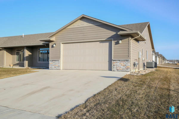 5501 S WOODSEDGE TRL, SIOUX FALLS, SD 57108, photo 2 of 30