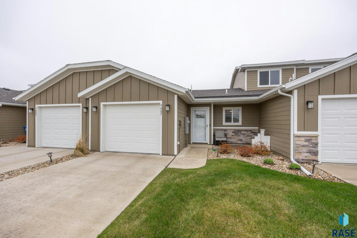 9007 W GERT ST, SIOUX FALLS, SD 57106, photo 1 of 33