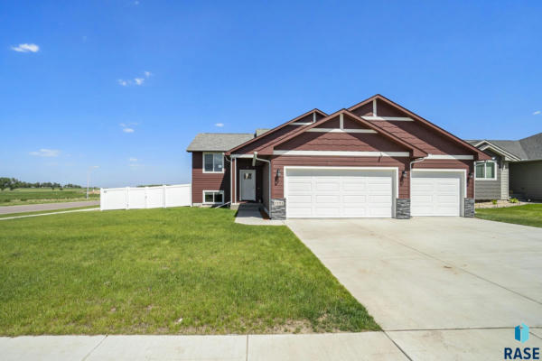 1193 CYBER CT, MADISON, SD 57042 - Image 1