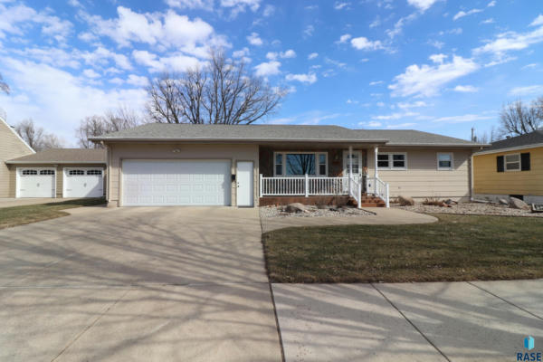 3112 S 4TH AVE, SIOUX FALLS, SD 57105, photo 2 of 64