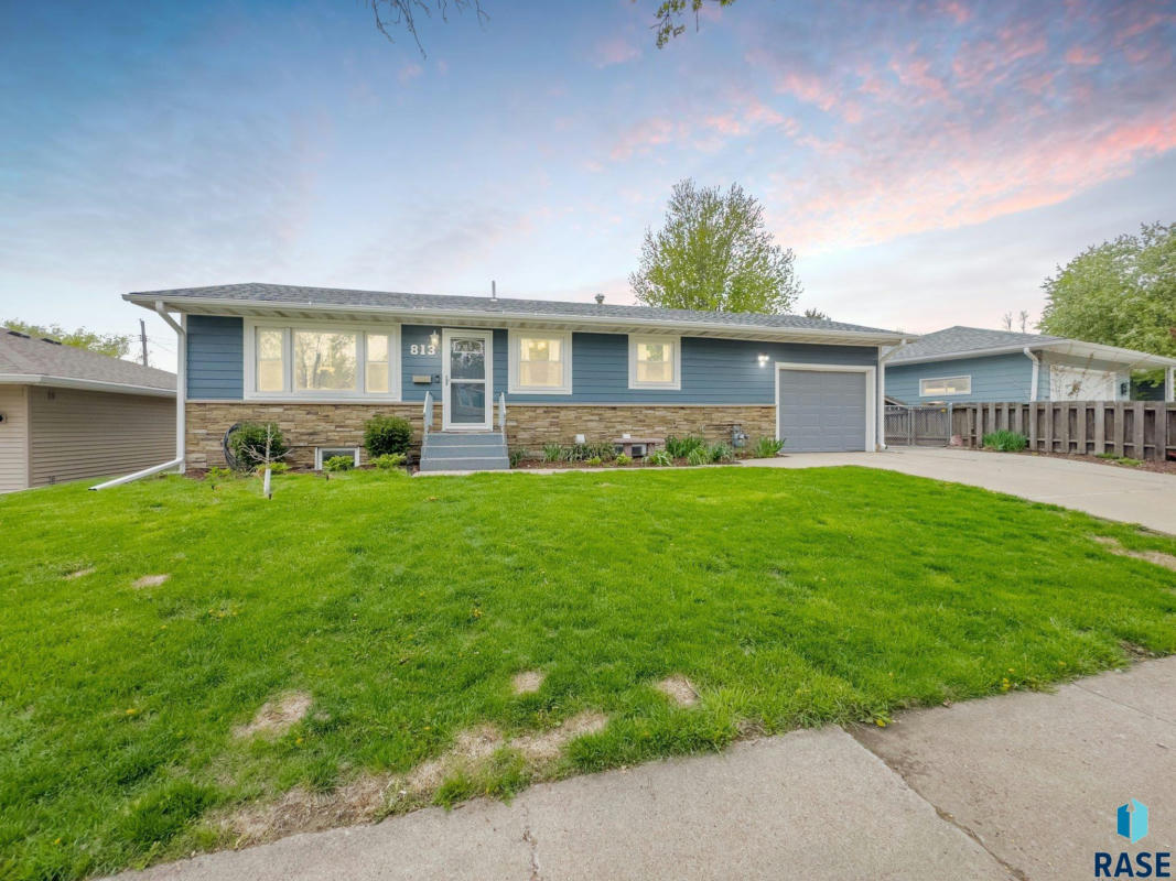 813 S DAY AVE, SIOUX FALLS, SD 57103, photo 1 of 19