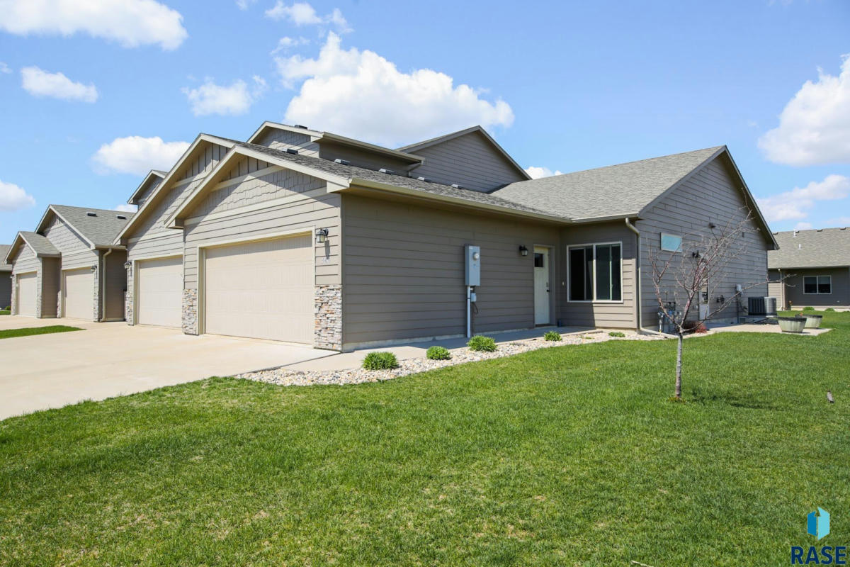 4400 W TOWNSLEY PL, SIOUX FALLS, SD 57108, photo 1 of 35