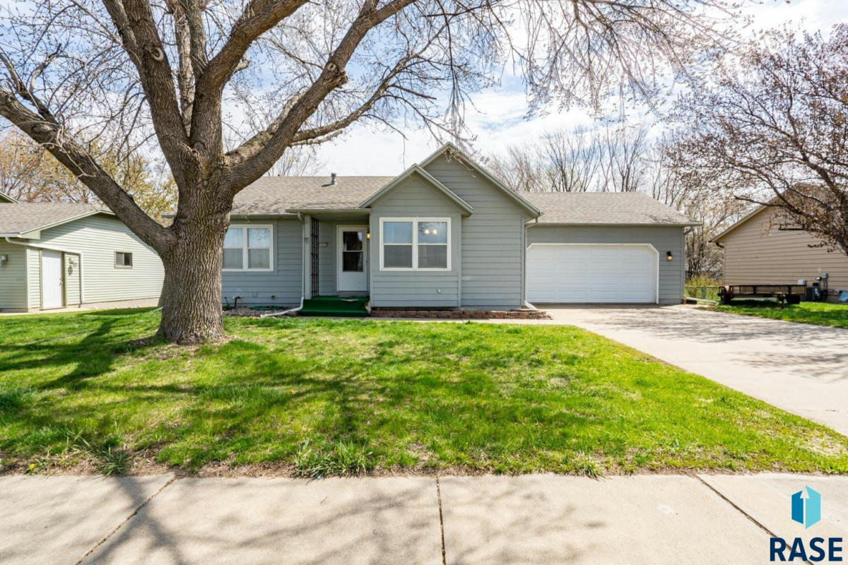 3920 S SERTOMA AVE, SIOUX FALLS, SD 57106, photo 1 of 29