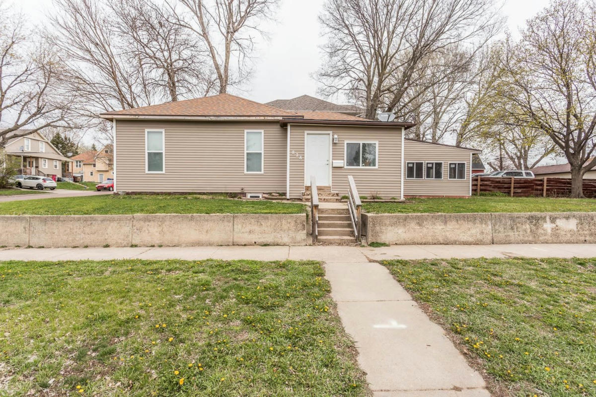 828 W 4TH ST, SIOUX FALLS, SD 57104, photo 1 of 22