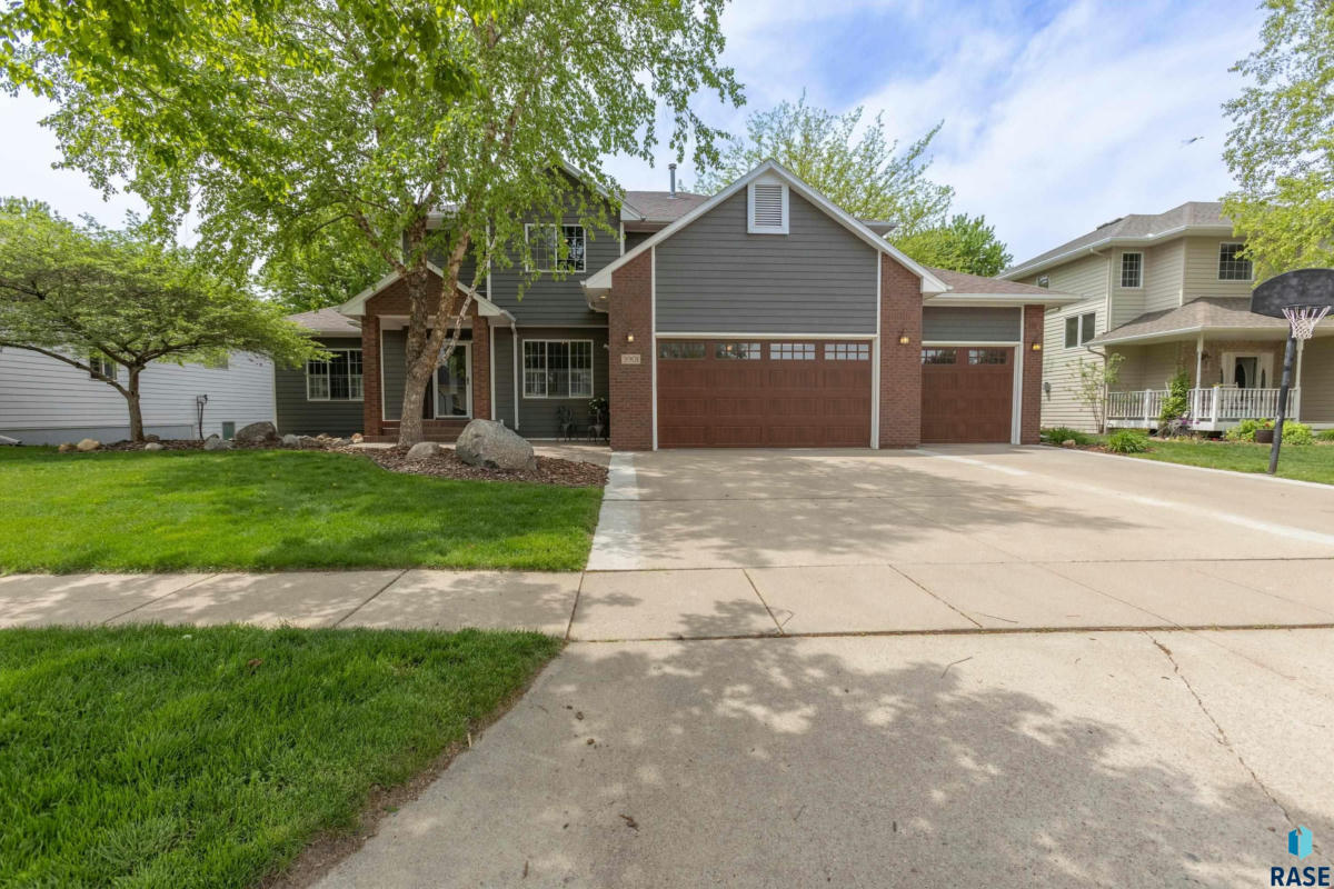 3901 S JUDY AVE, SIOUX FALLS, SD 57103, photo 1 of 53