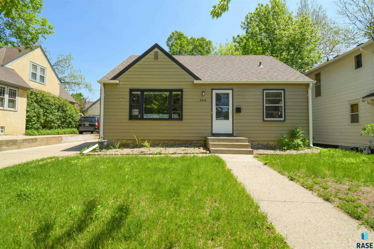 2212 S PHILLIPS AVE, SIOUX FALLS, SD 57105, photo 1 of 47