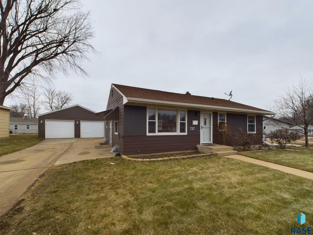 727 N LINDA AVE, SIOUX FALLS, SD 57103, photo 1 of 40
