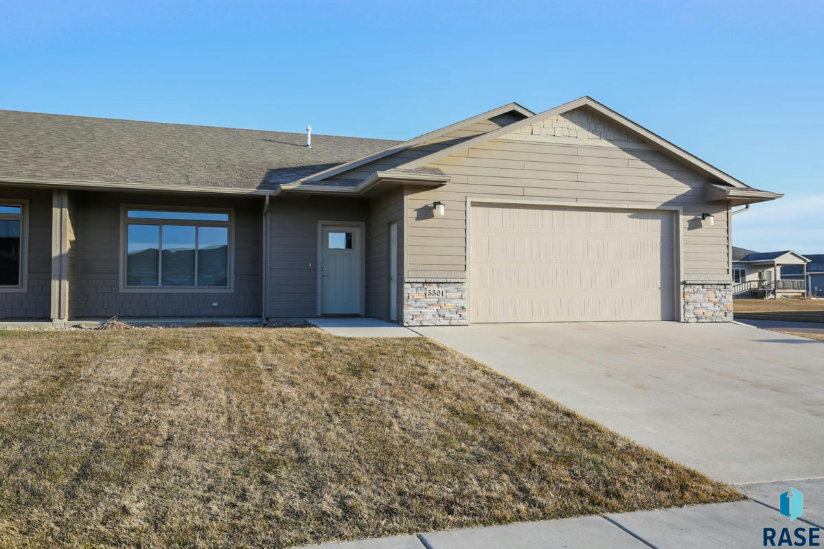 5501 S WOODSEDGE TRL, SIOUX FALLS, SD 57108, photo 1 of 30