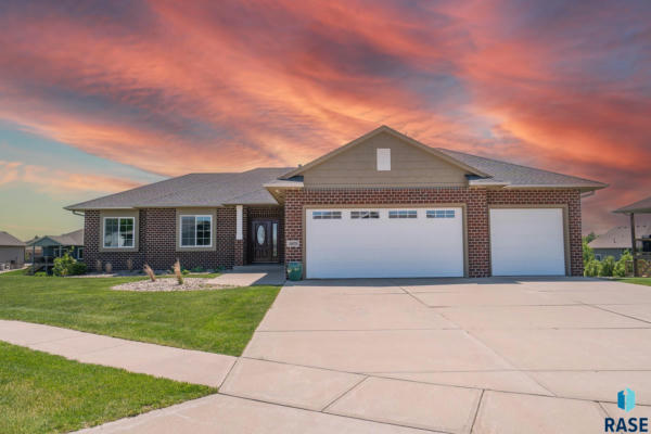 1805 W PARKWOOD CIR, SIOUX FALLS, SD 57108 - Image 1