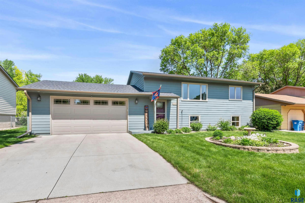 6520 W ESSEX CT, SIOUX FALLS, SD 57106, photo 1 of 31