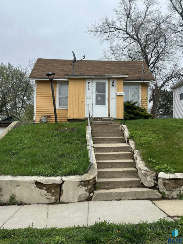212 N EUCLID AVE, SIOUX FALLS, SD 57104, photo 1 of 14