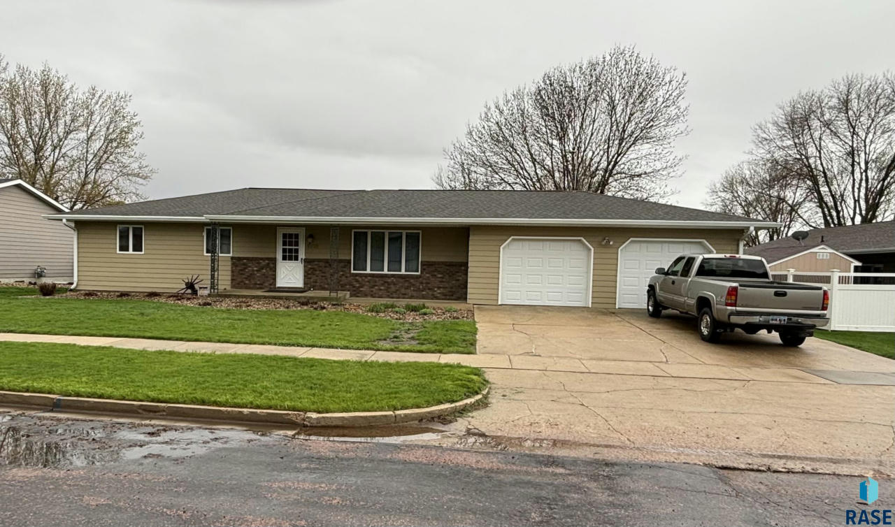 1013 W 2ND AVE, LENNOX, SD 57039, photo 1 of 4